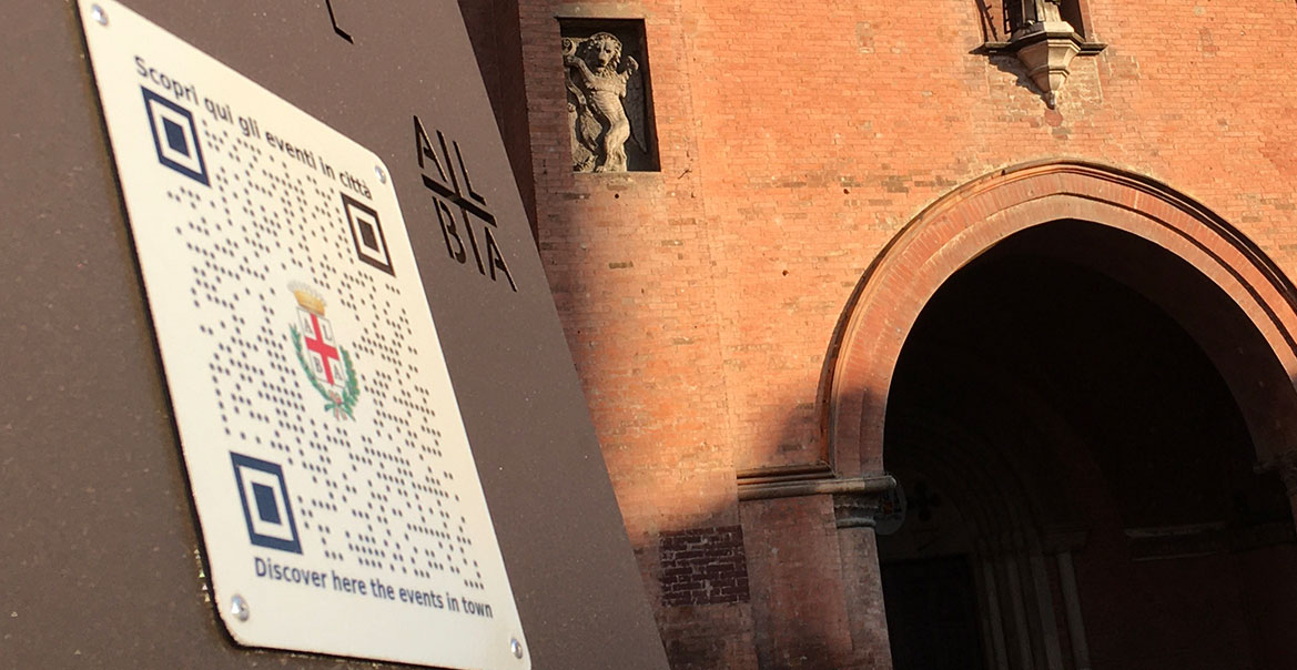 Information totems in town