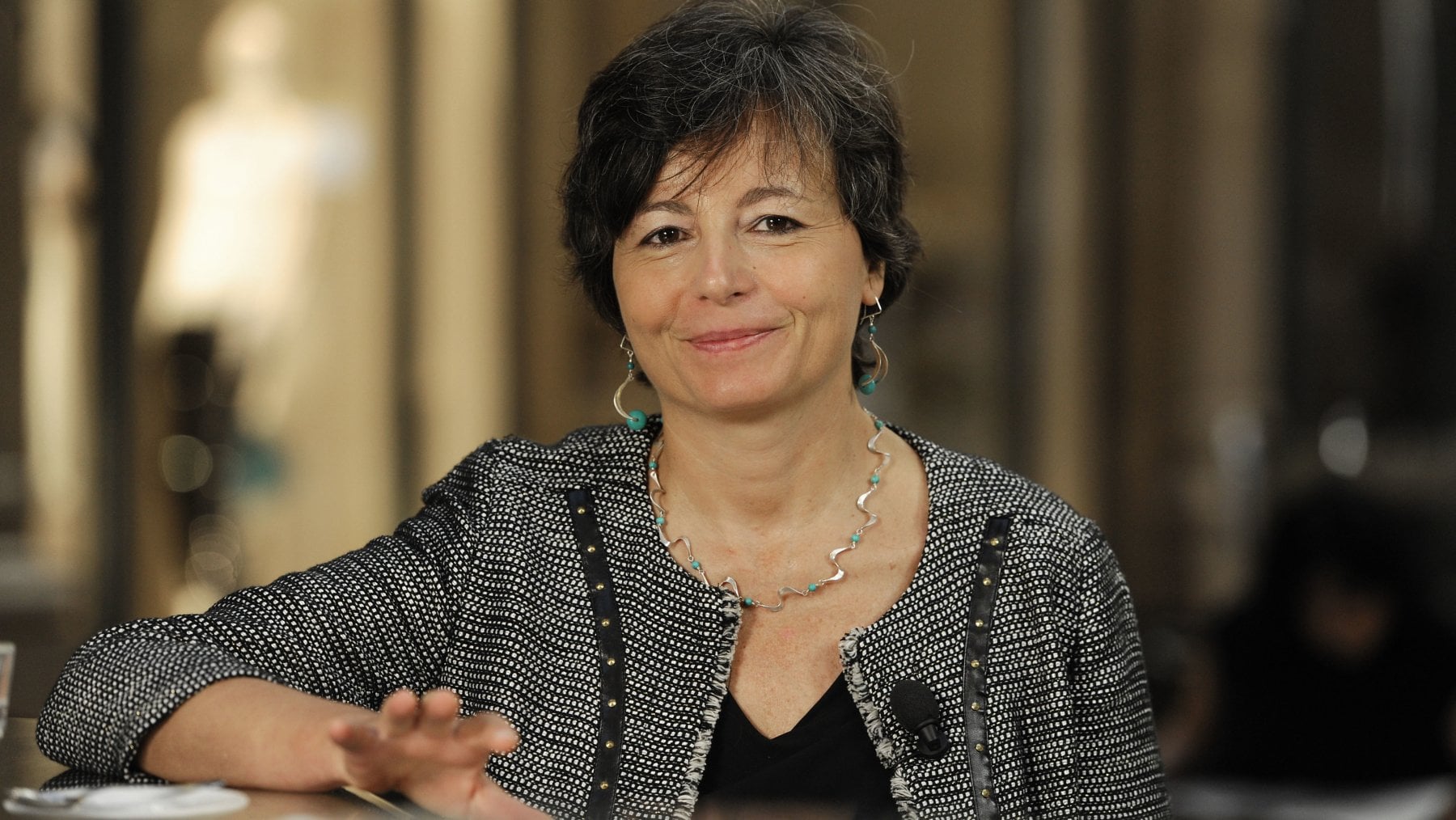 Connections – Digital Mirrors. Dialogues on Artificial Intelligence